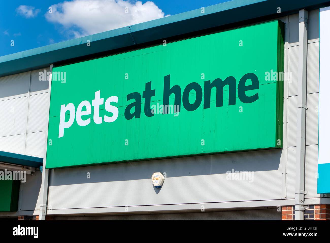 Trowbridge, Wiltshire, Großbritannien - 15 2014. Juli: Das Schild „The Pets at Home“ am Spitfire Retail Park in Trowbridge, Wiltshire, England, Großbritannien Stockfoto