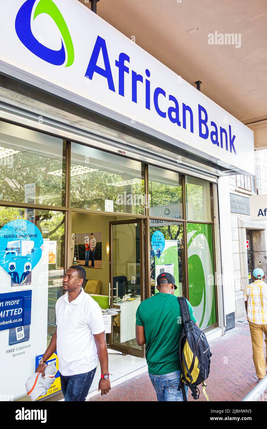 Kapstadt Südafrika, Stadtzentrum, Zentrum, Adderley Street, Afrikanische Bank vor dem Außeneingang Schwarze Männer Stockfoto