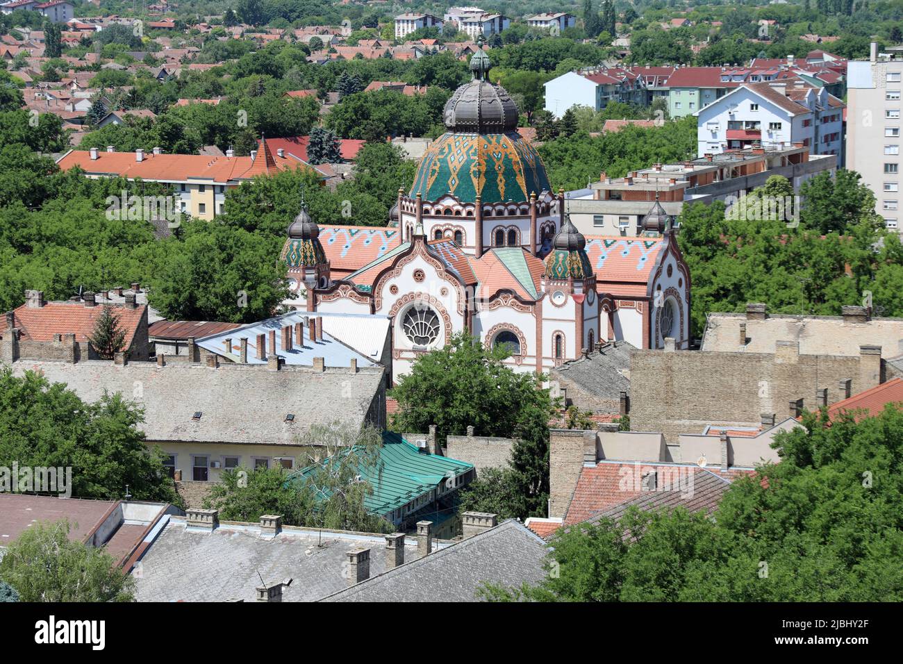 Blick auf die Synagoge Jakab und Komor-Platz vom Rathausturm Subotica Stockfoto