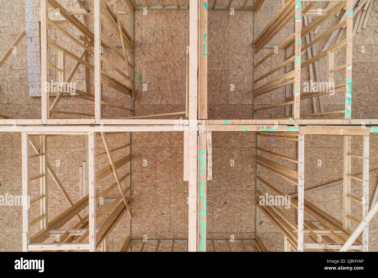 Holzhaus wird gebaut Stockfoto