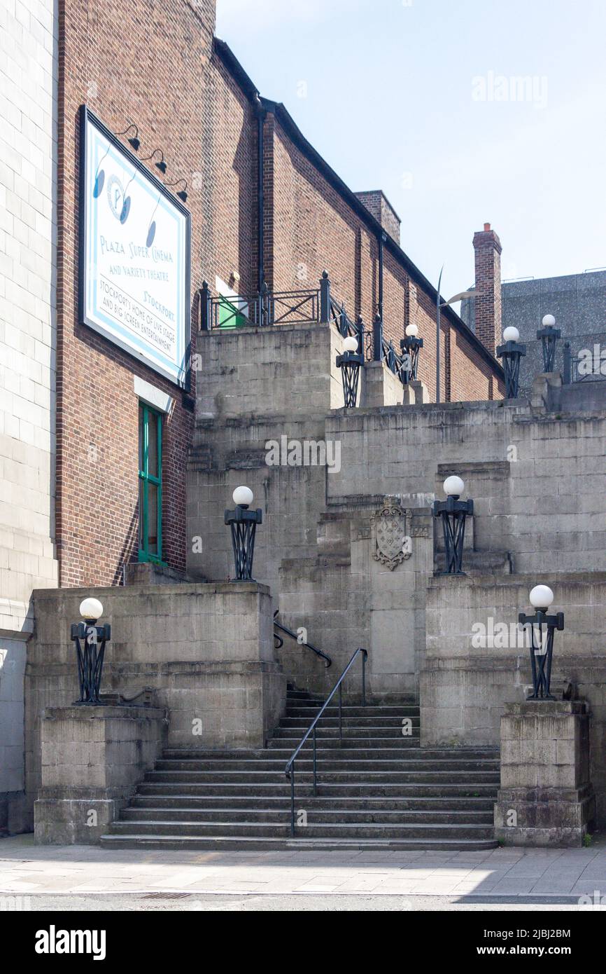 The Art Deco Lawerence Street Steps, Mersey Square, Stockport, Greater Manchester, England, Vereinigtes Königreich Stockfoto