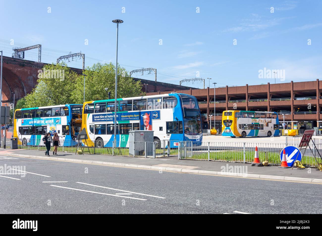 Doppeldeckerbusse auf der Heaton Lane, Stockport, Greater Manchester, England, Vereinigtes Königreich Stockfoto