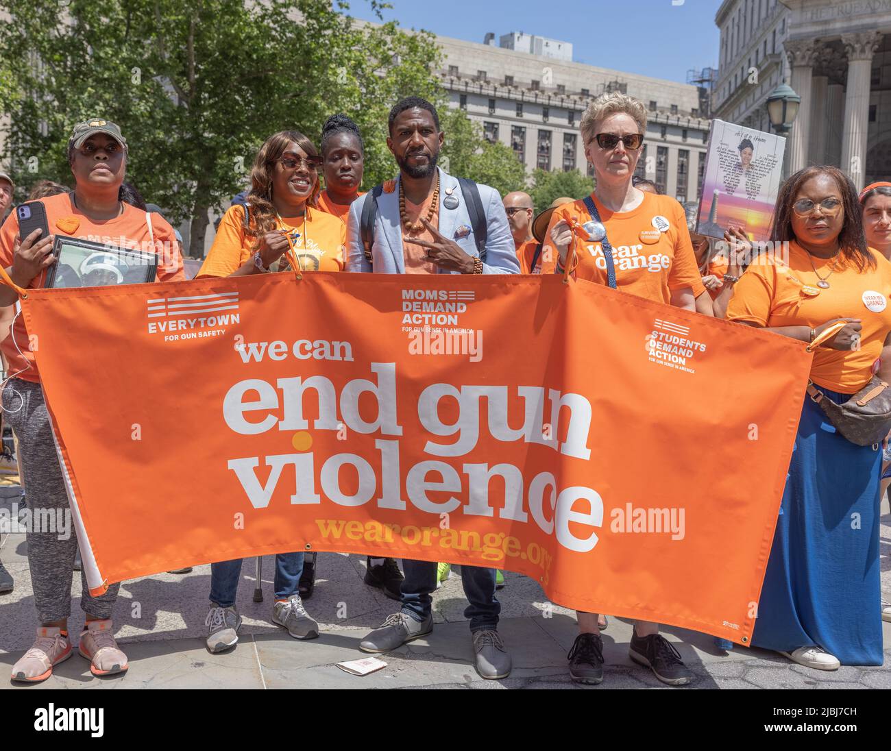 NEW YORK, NY – 4. Juni 2022: Die New Yorker Staatsanwaltschaft Jumaane Williams, Mitte, wird in Manhattan mit Demonstranten zur Verhinderung von Waffengewalt gesehen. Stockfoto