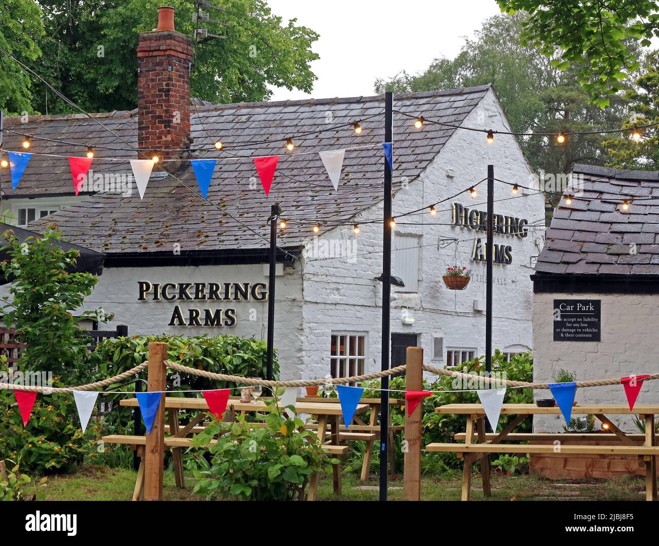 Pickering Arms Biergarten, Bell Lane, Thelwall, Warrington, Cheshire, ENGLAND, GROSSBRITANNIEN, WA4 2SU Stockfoto