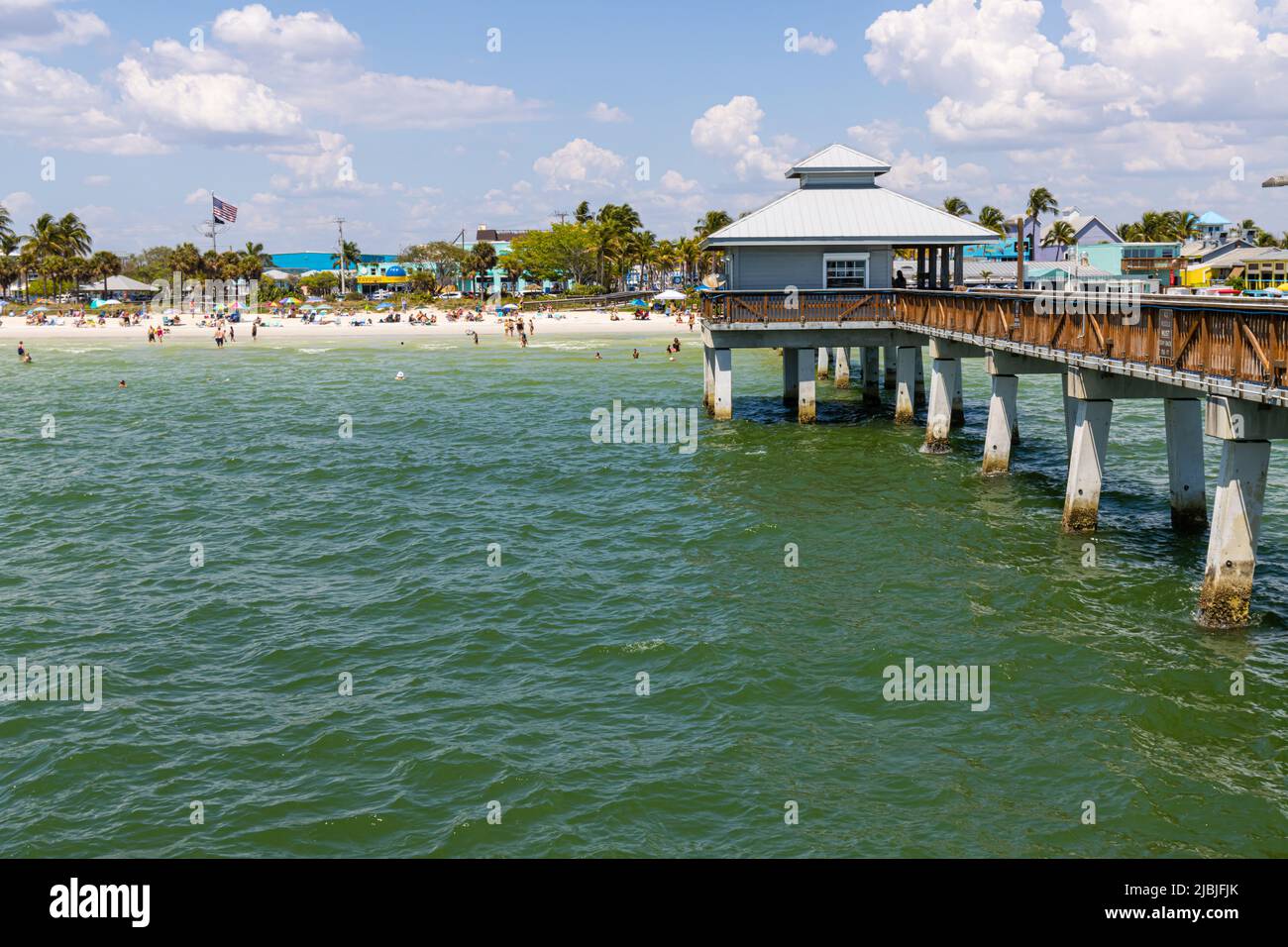 Fort Myers Beach vom Fort Myers Beach Pier aus gesehen, Fort Myers Beach, Florida, USA Stockfoto