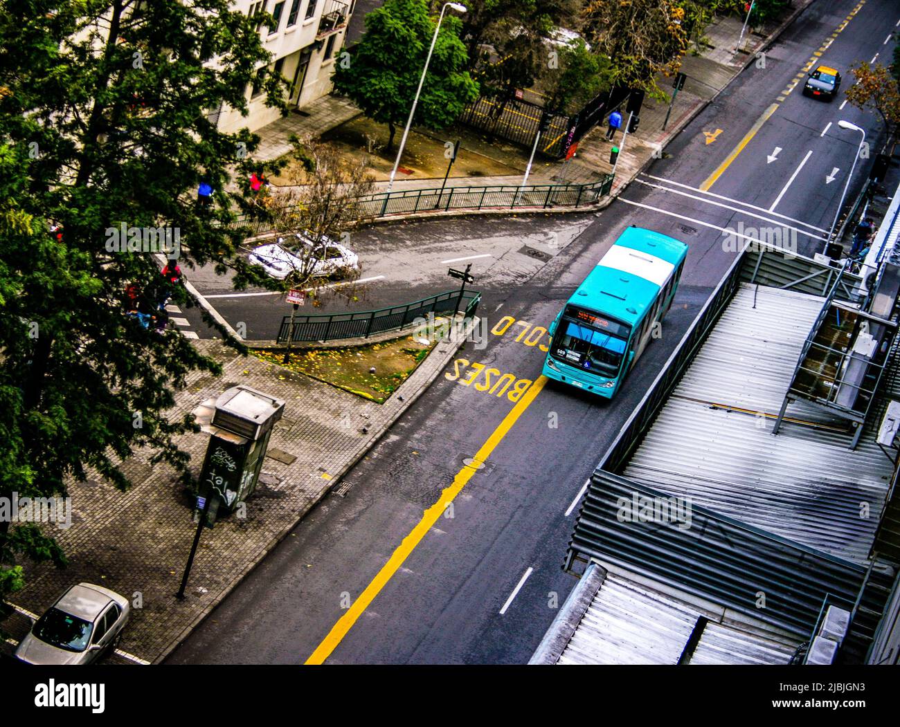 Transantiago Bus in der Innenstadt von Santiago, betrieben von Metbus. Santiago, Chile Stockfoto