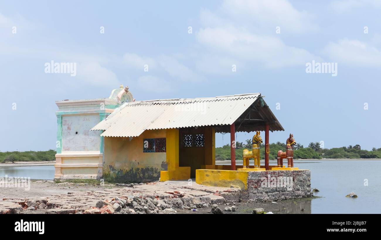 Sivan Kovil Tempel am Dhanushkodi Strand, Rameswaram, Tamilnadu, Indien. Stockfoto