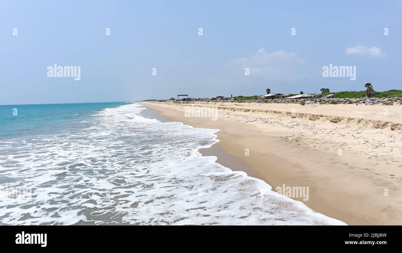 Weißer Sandstrand von Dhanushkodi, Rameswaram, Tamilnadu, Indien. Stockfoto