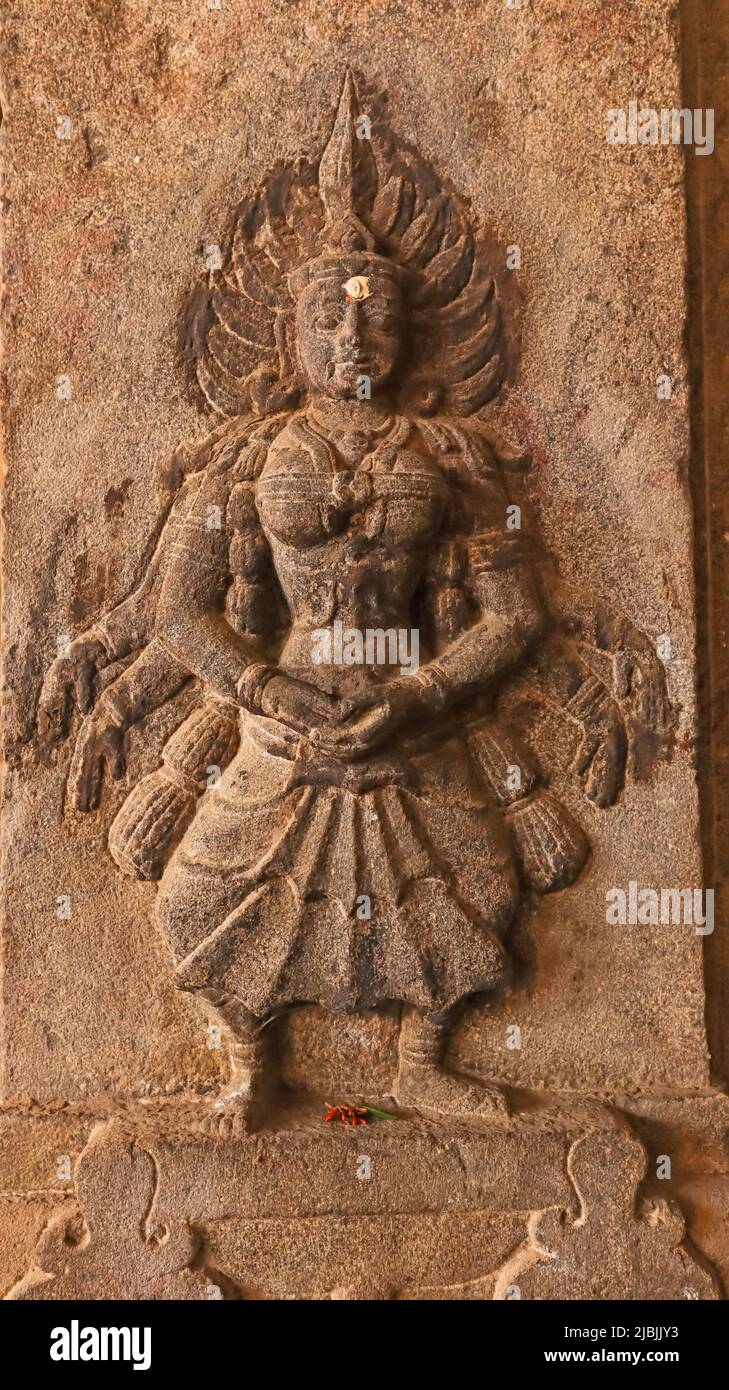 Tanzende Skulptur der Hindu-Göttin auf der Säule des Sri Ranganathaswamy-Tempels, Srirangam, Trichy, Tamil Nadu, Indien Stockfoto