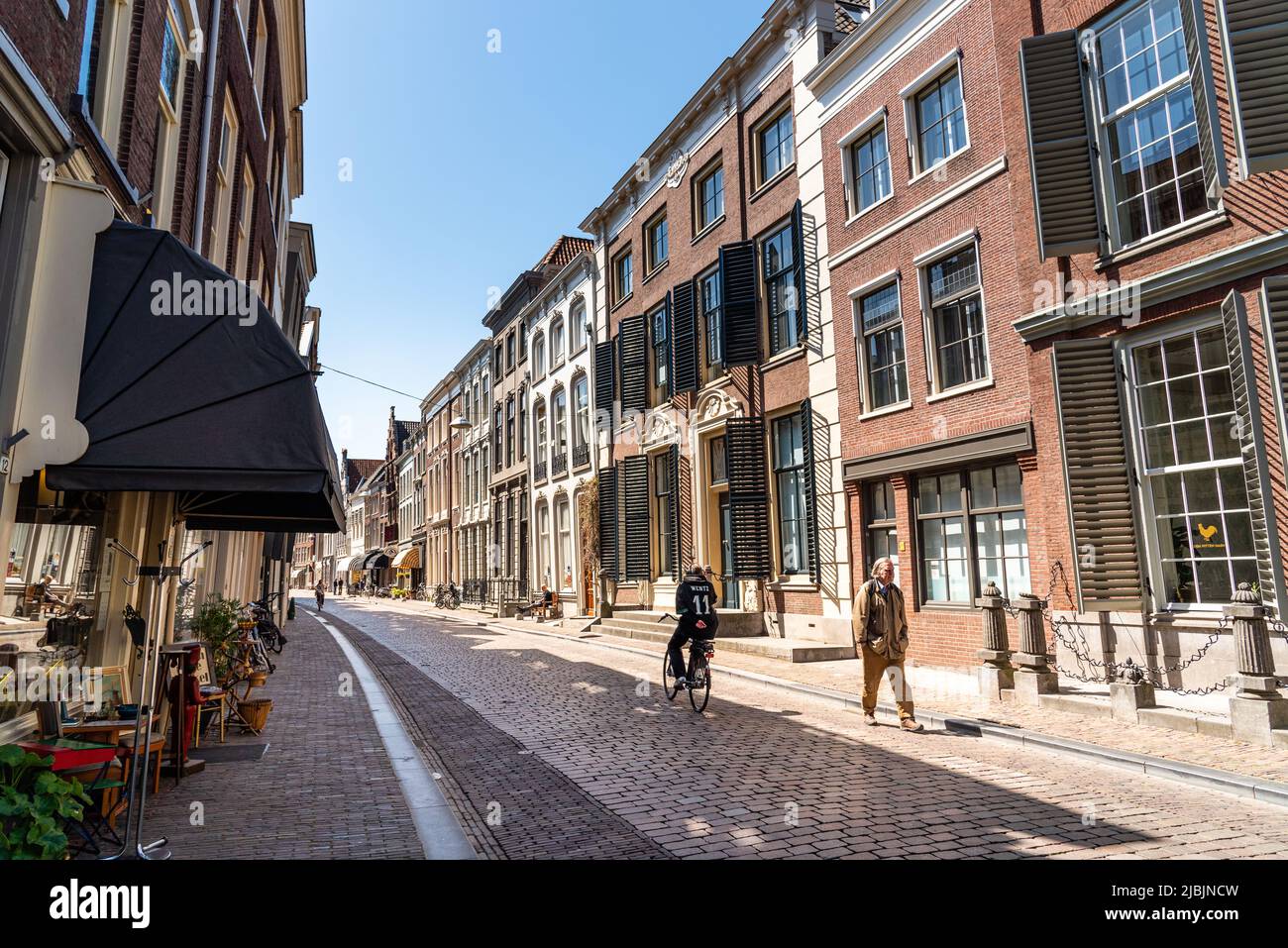 Dordrecht, Niederlande - 8. Mai 2022: Blick auf die Altstadt von Dordrecht in den westlichen Niederlanden Stockfoto