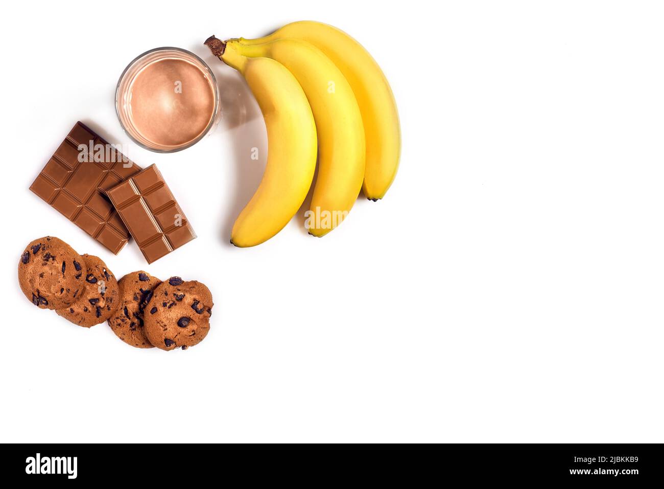 Glas Kakao mit reife, gelbe Bananen und Hafer Cookies. Ansicht von oben Stockfoto