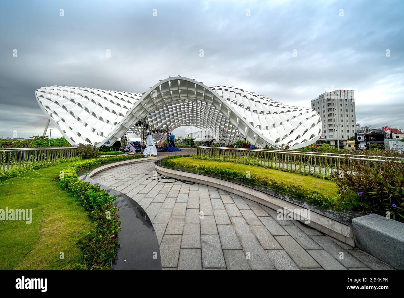 Da Nang City, Vietnam - 30. April 2022: Der APEC Da Nang Sculpture Park ist eines der attraktivsten Reiseziele für Besucher. Die wichtigsten architektonischen Hi Stockfoto