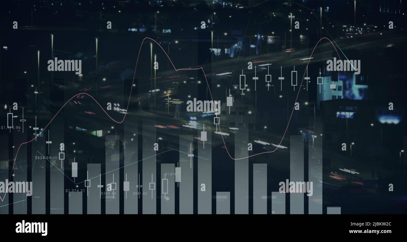 Abbildung von Grafiken und Finanzdaten über den Zeitraffer des Straßenverkehrs Stockfoto