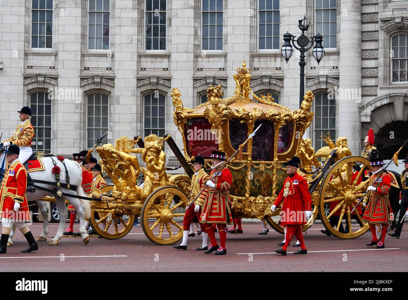 London, Großbritannien, 5.. Juni 2022, Platinum Jubilee Pageant Along the Mall. Vom Westminister zum Buckingham Palace. Für Queen and Country, Teil 1 der Pageant., Andrew Lalchan Photography/Alamy Live News Stockfoto