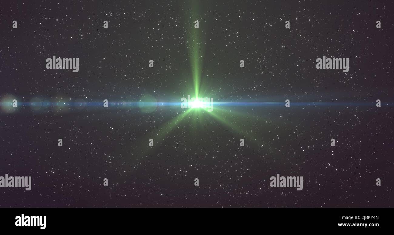 Bild von leuchtendem grünem Licht über Sternen am Nachthimmel Stockfoto