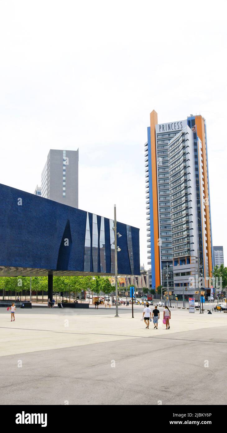 Modernos edificio en el Diagonal Mar und Port Forum de Barcelona, Catalunya, España, Europa Stockfoto