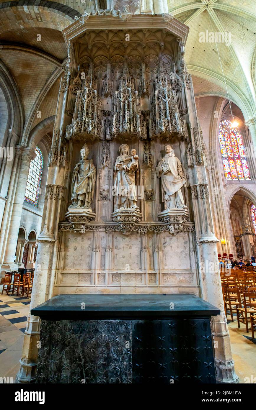 Tabelle der Salazaren (1514). Kathedrale von Sens Saint-Etienne. Die Kathedrale von Sens ist eine katholische Kathedrale in Sens in Burgund, Frankreich. Stockfoto