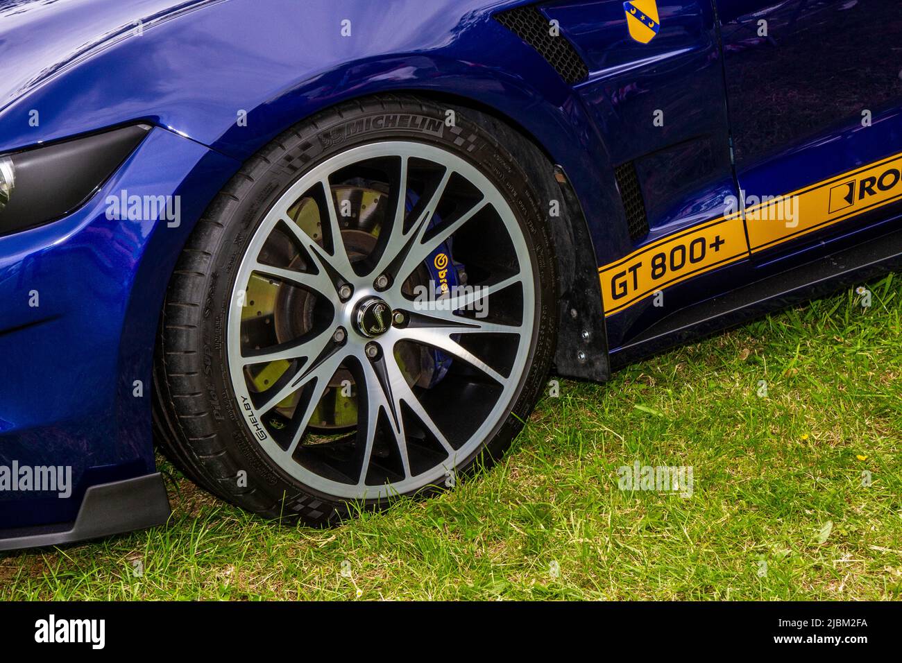 Michelin-Reifen auf Roush Supercharged GT 800 Ford Mustang, 5,0L in worden Park Motor Village, Leyland, Großbritannien Stockfoto