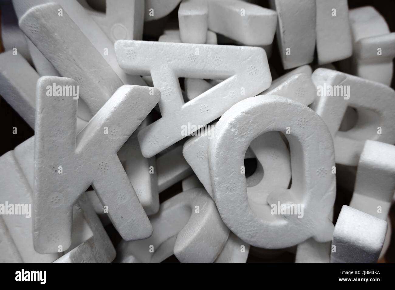 Großbuchstaben aus weißem Polystyrol Stockfoto