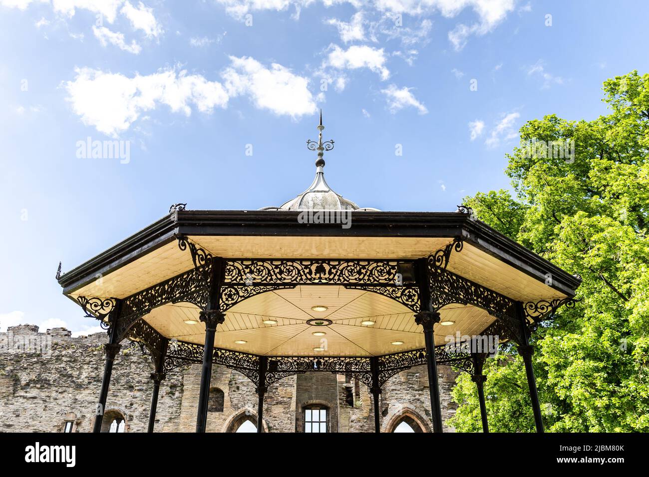 Mittelalterliche gotische Schlossgärten in Newark auf Trent, in der Nähe von Nottingham, Nottinghamshire, England, Großbritannien. Stockfoto