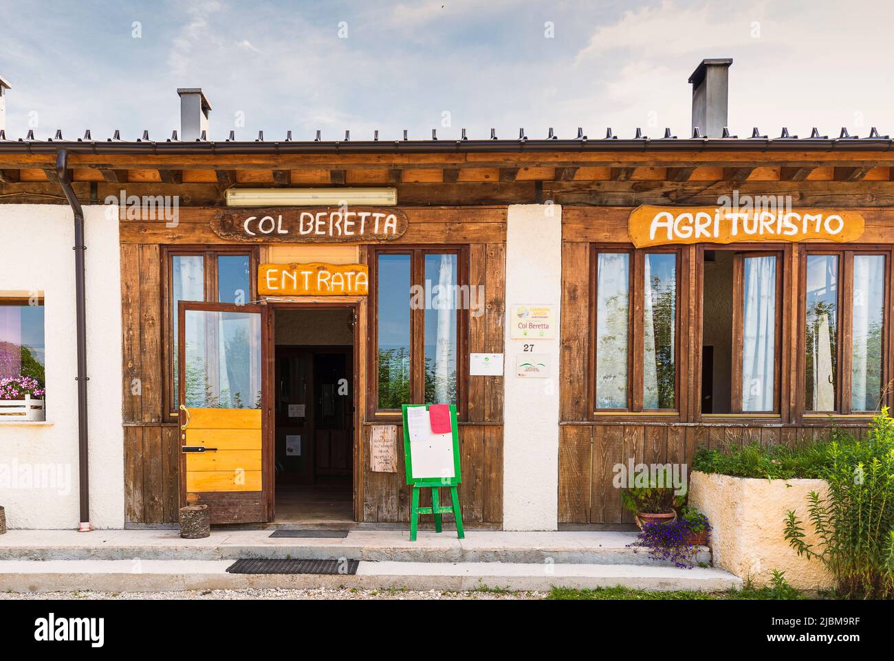 Italien Venetien Agriturismo e Fattoria didattica Col Beretta - Loc. Lepre - Monte Grappa Stockfoto
