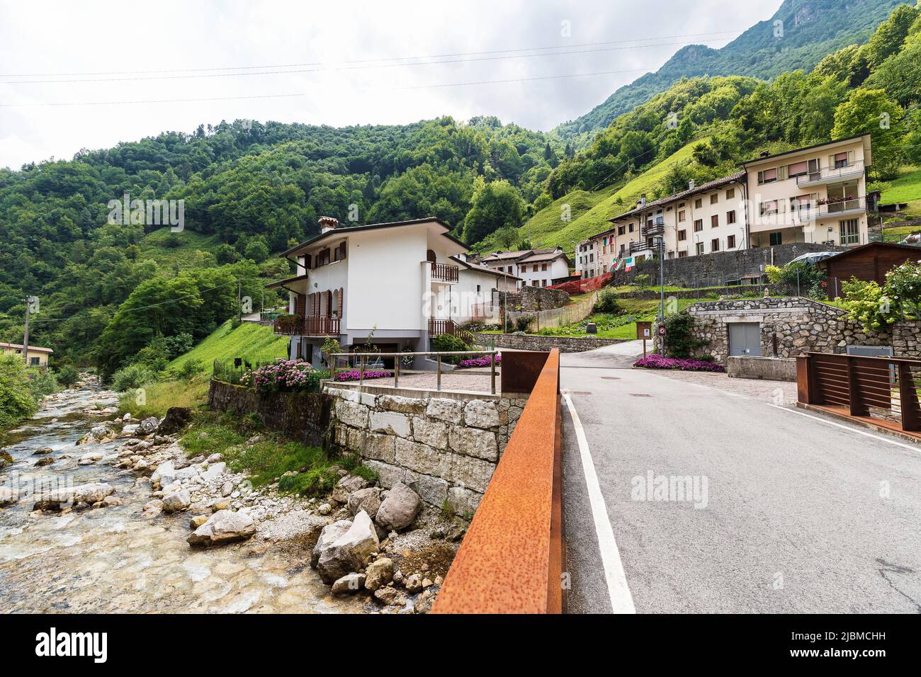 IItaly Veneto Monte Grappa - l Schievenin Village / Quero Vas Stockfoto
