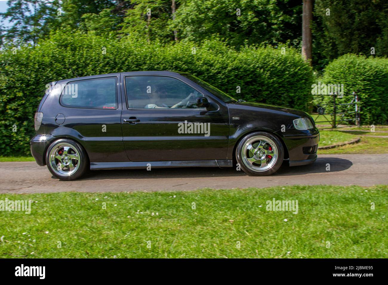2000 VW Volkswagen schwarz Polo S 1600cc 5 Geschwindigkeit manuell Ankunft in worden Park Motor Village, Leyland, Großbritannien Stockfoto