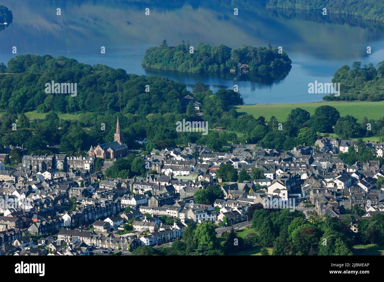 Keswick und Derwent Wasser im Seengebiet Cumbria von Latrigg aus gesehen Stockfoto
