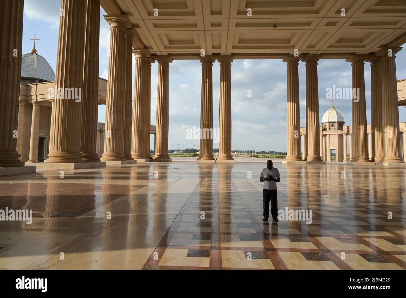 ELFENBEINKÜSTE, Yamoussoukro, römischkatholische Basilika unserer