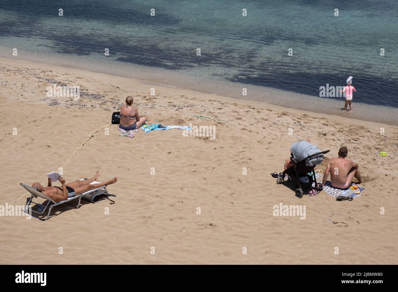 Touristen genießen Sommerferien, entspannen, sonnen schwimmen. Protaras Feigenbaum Bucht Zypern Stockfoto
