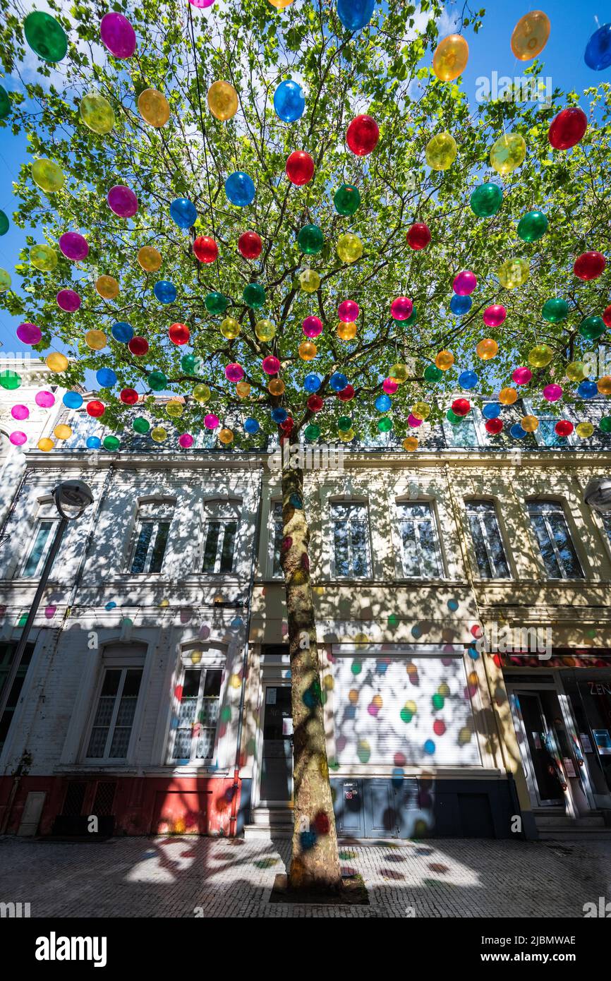 Bubblesky : les bulles flottantes de Patricia Cunha à Calais. L'artiste portugaise se propose de colurer les rues des villes. Stockfoto