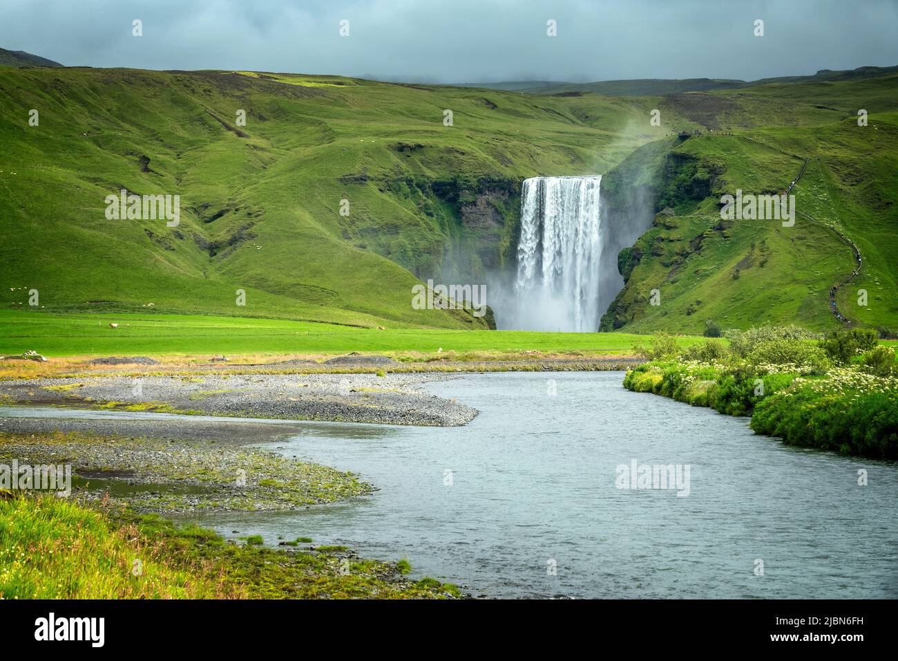 Skogafoss Wasserfalllandschaft im Süden Islands Stockfoto