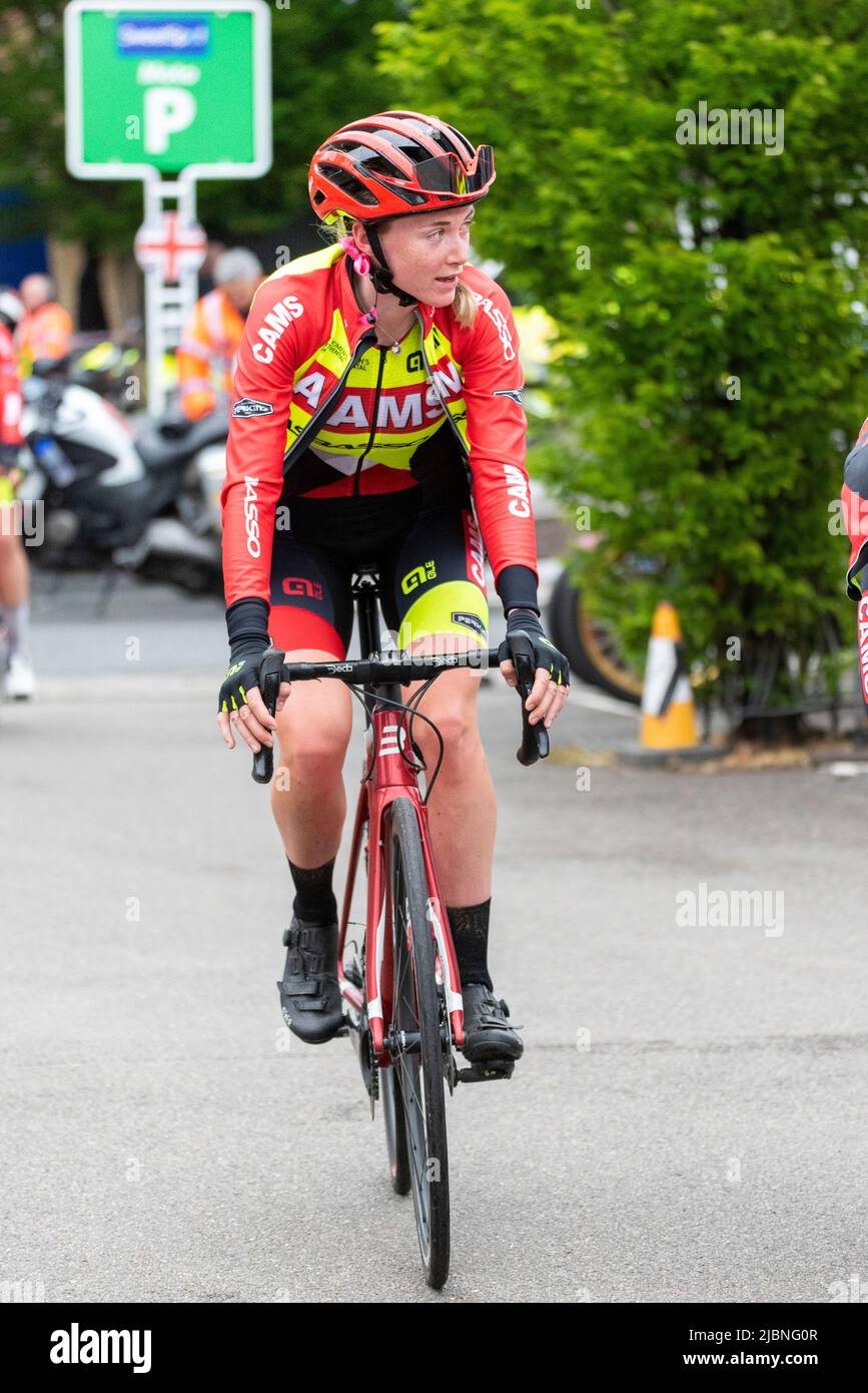 Becky Storrie von CAMS Basso nach dem Radrennen der UCI Women’s Tour Etappe 1, das in Bury St Edmunds endete Stockfoto