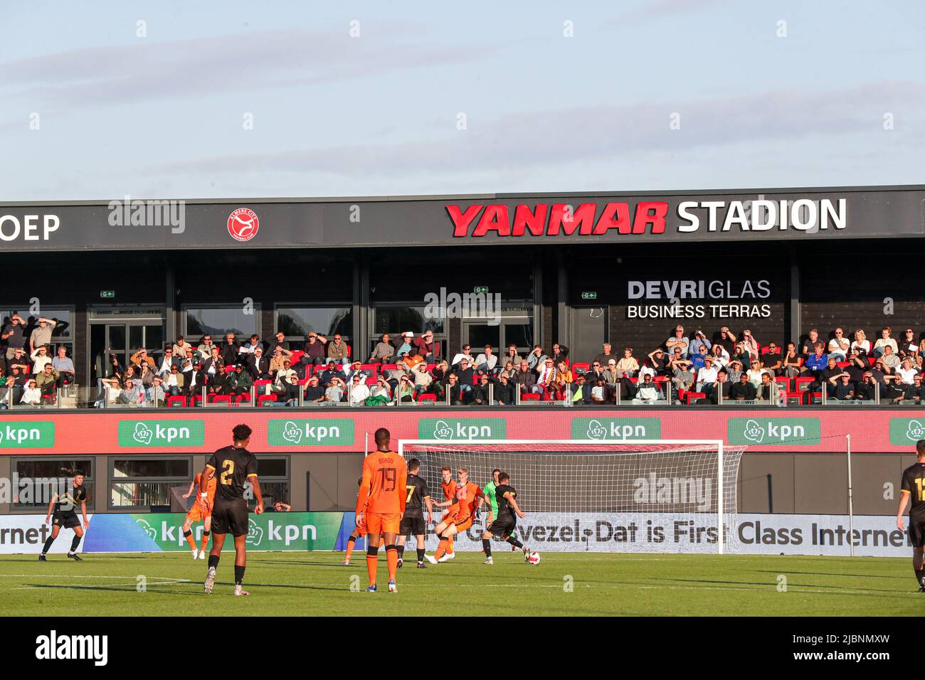 ALMERE, NIEDERLANDE - 7. JUNI: Blick auf das Yanmar Stadion während des EM 2023 Qualifikationsspiel zwischen den Niederlanden U21 und Gibraltar U21 im Yanmar Stadion am 7. Juni 2022 in Almere, Niederlande (Foto: Peter Lous/Orange Picters) Stockfoto