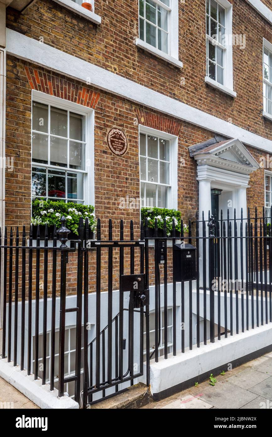 Benjamin Disraeli Geburtsort 1804. LCC-Plakette für Benjamin Disraeli, Earl of Beaconsfield (1804-1881), geboren am 22. Theobalds Rd, Holborn, London. Stockfoto