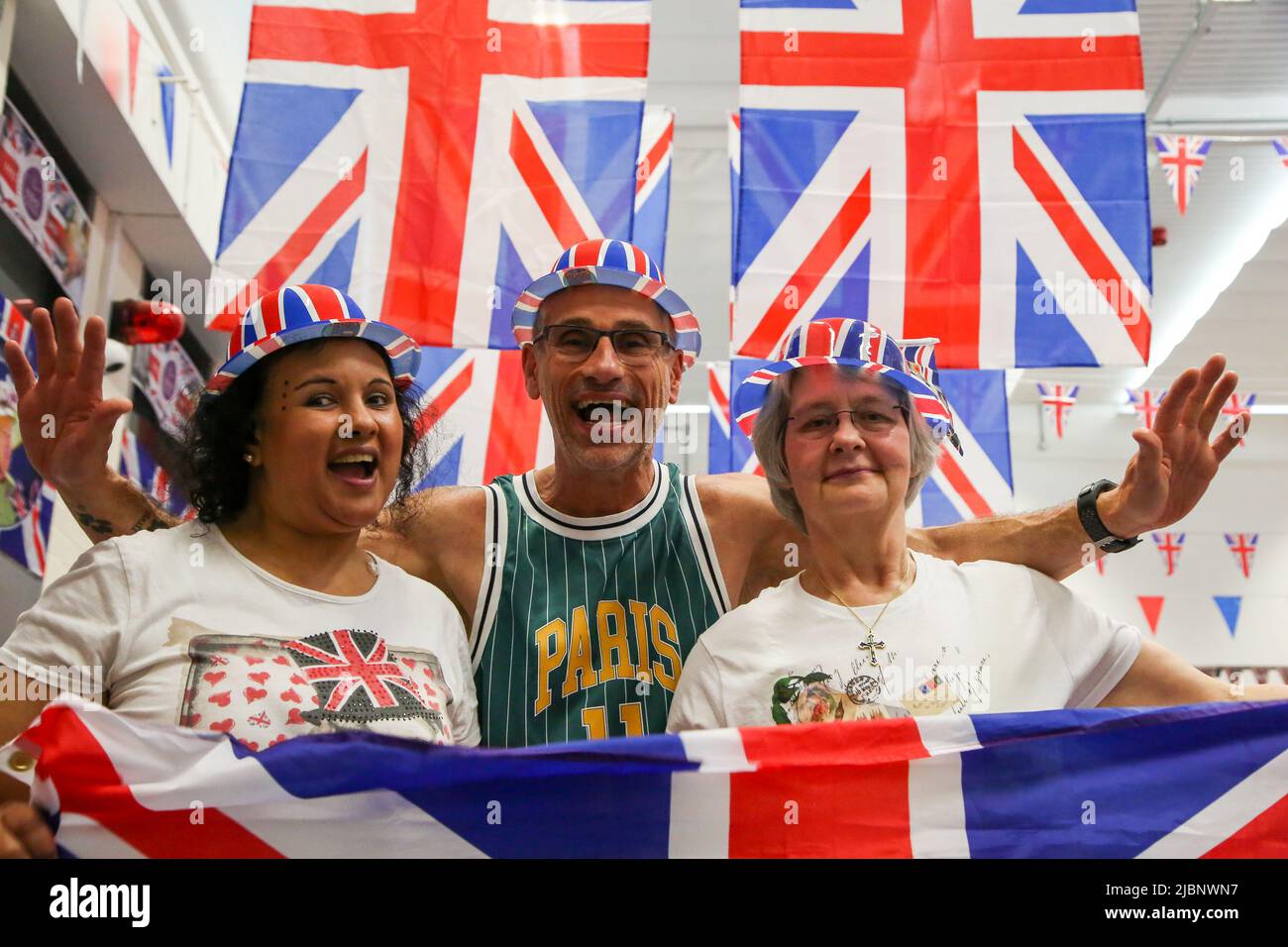 London, Großbritannien. 05.. Juni 2022. Mitglieder der gehörlosen Gemeinschaft nehmen am Big Jubilee Lunch Teil der Platinum Jubilee Feiern der Königin. Kredit: SOPA Images Limited/Alamy Live Nachrichten Stockfoto