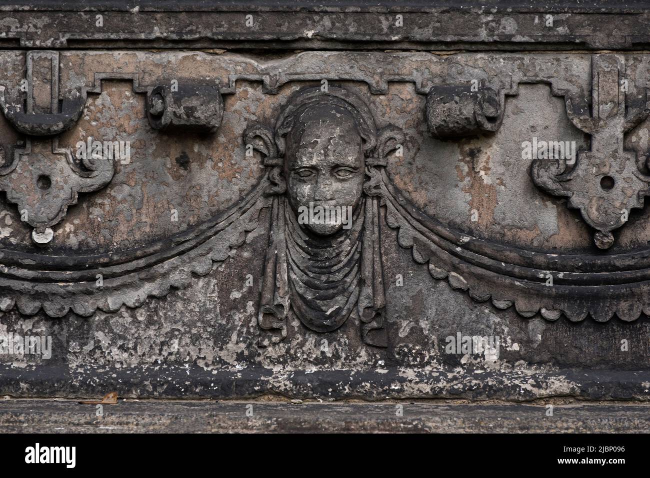 Ausschnitt aus dem Grab von Sir Robert Dennistoun von Mountjoy (gestorben 1626) in Greyfriars Kirkyard in Edinburgh. Stockfoto