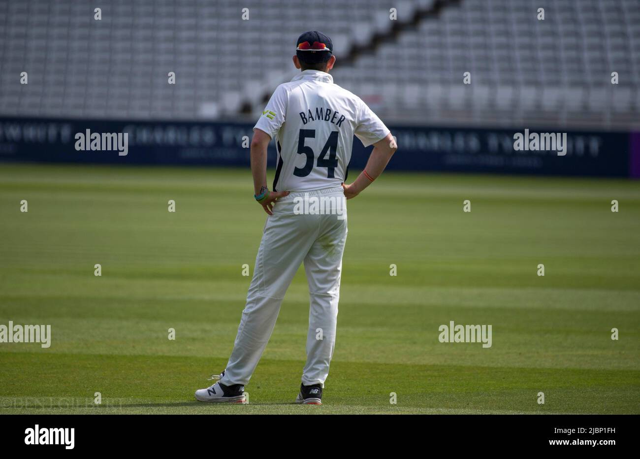 Middlesex in Aktion gegen Derbyshire bei Lords beim Saisonauftakt am 10.. April 2022 Stockfoto