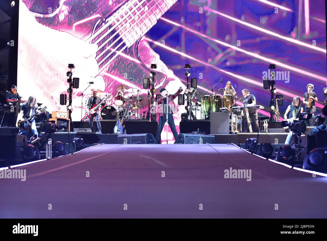 Neapel, Italien. 7.. Juni 2022. Der italienische Sänger Vasco Rossi tritt mit seiner Live-Tournee 2022 in Neapel im Diego Maradona Stadium auf. (Bild: © Paola Visone/Pacific Press via ZUMA Press Wire) Stockfoto