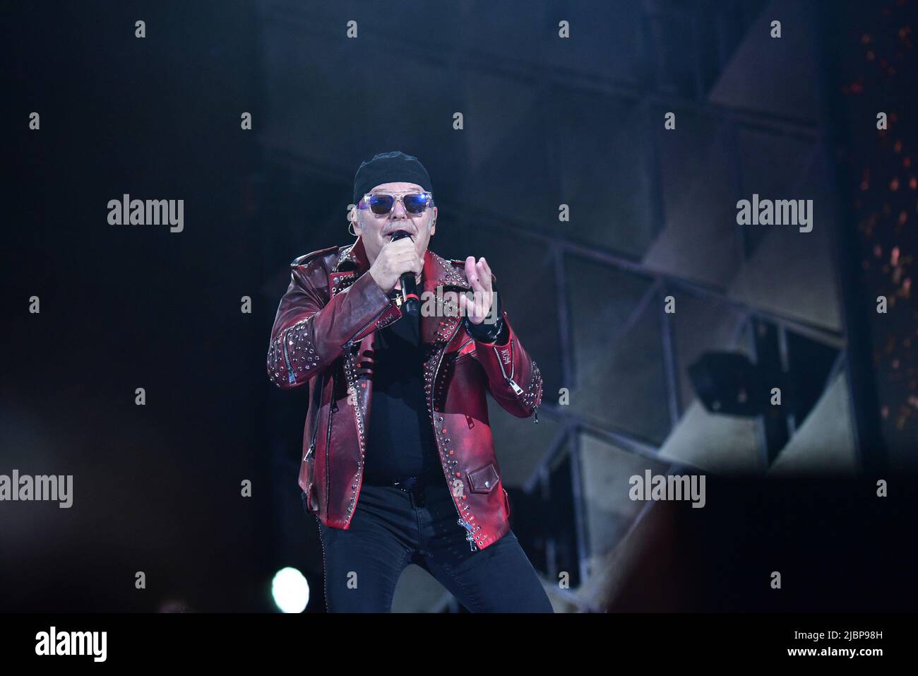 Neapel, Italien. 7.. Juni 2022. Der italienische Sänger Vasco Rossi tritt mit seiner Live-Tournee 2022 in Neapel im Diego Maradona Stadium auf. (Bild: © Paola Visone/Pacific Press via ZUMA Press Wire) Stockfoto