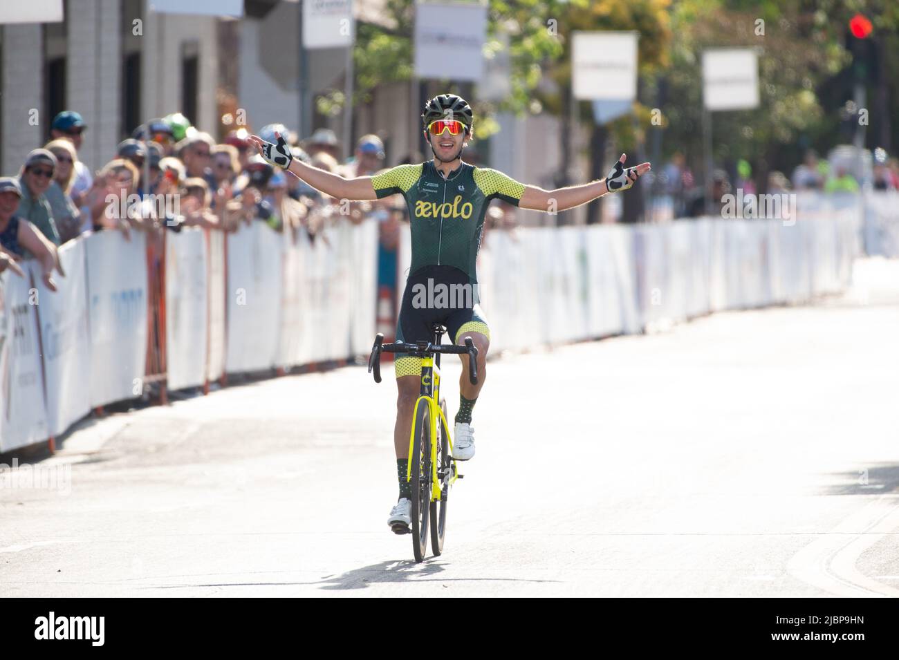 Jared Scott vom Aevolo Cycling Team gewinnt die letzte Etappe der Redlands Classic 2022. Stockfoto