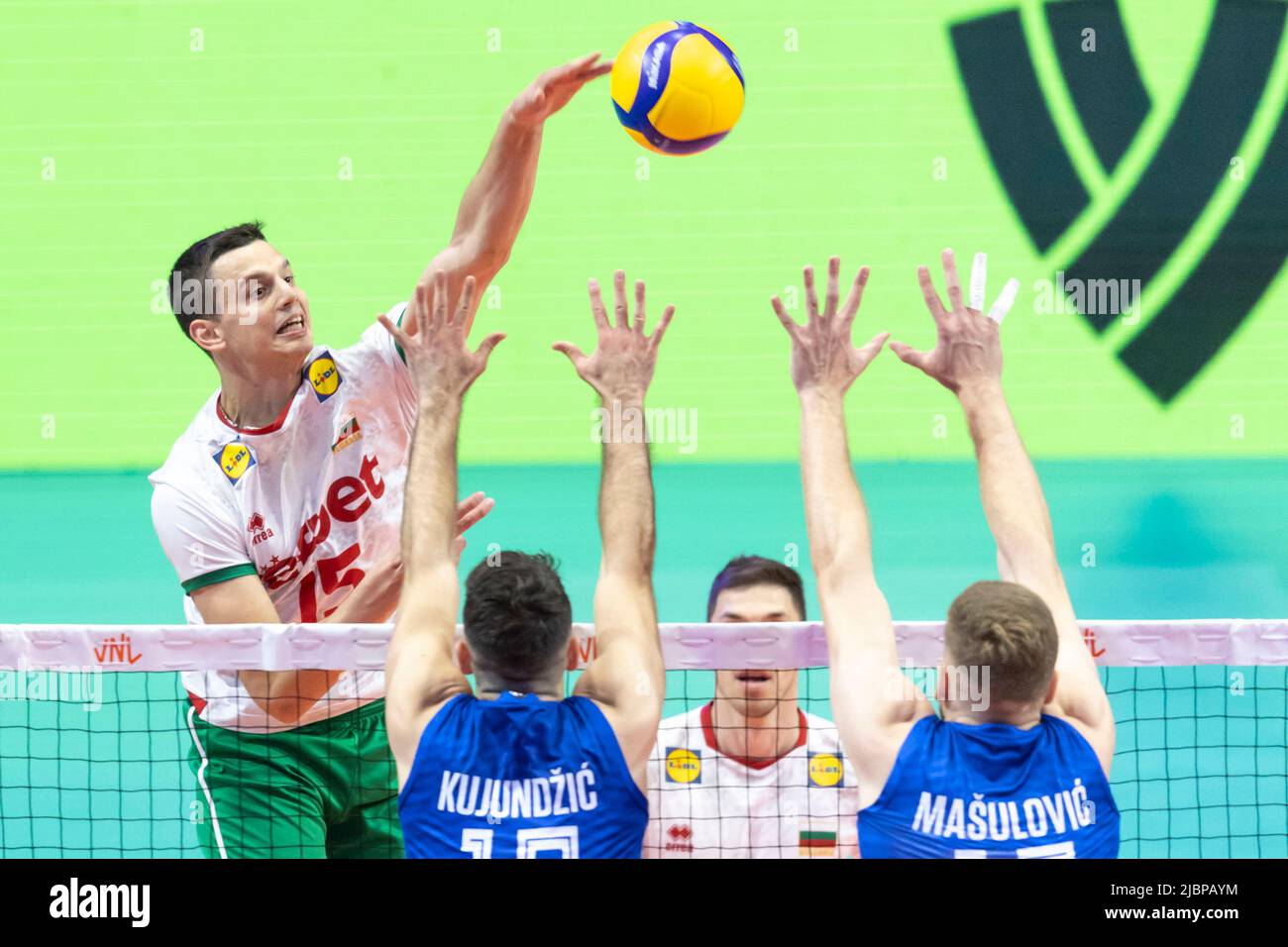 Ottawa, Kanada. 07 Juni 2022. Radoslav Parapunov (15 -- aus Bulgarien) bei der Volleyball-Aktion des FIVB Nations Cup zwischen Bulgarien und Serbien in Ottawa, Kanada. Stockfoto