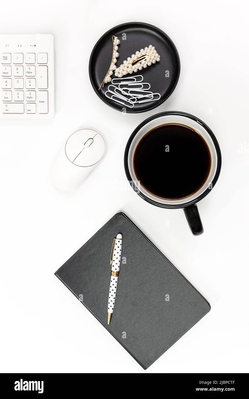 Schreibtisch im Schwarzweiß-Stil Stockfoto