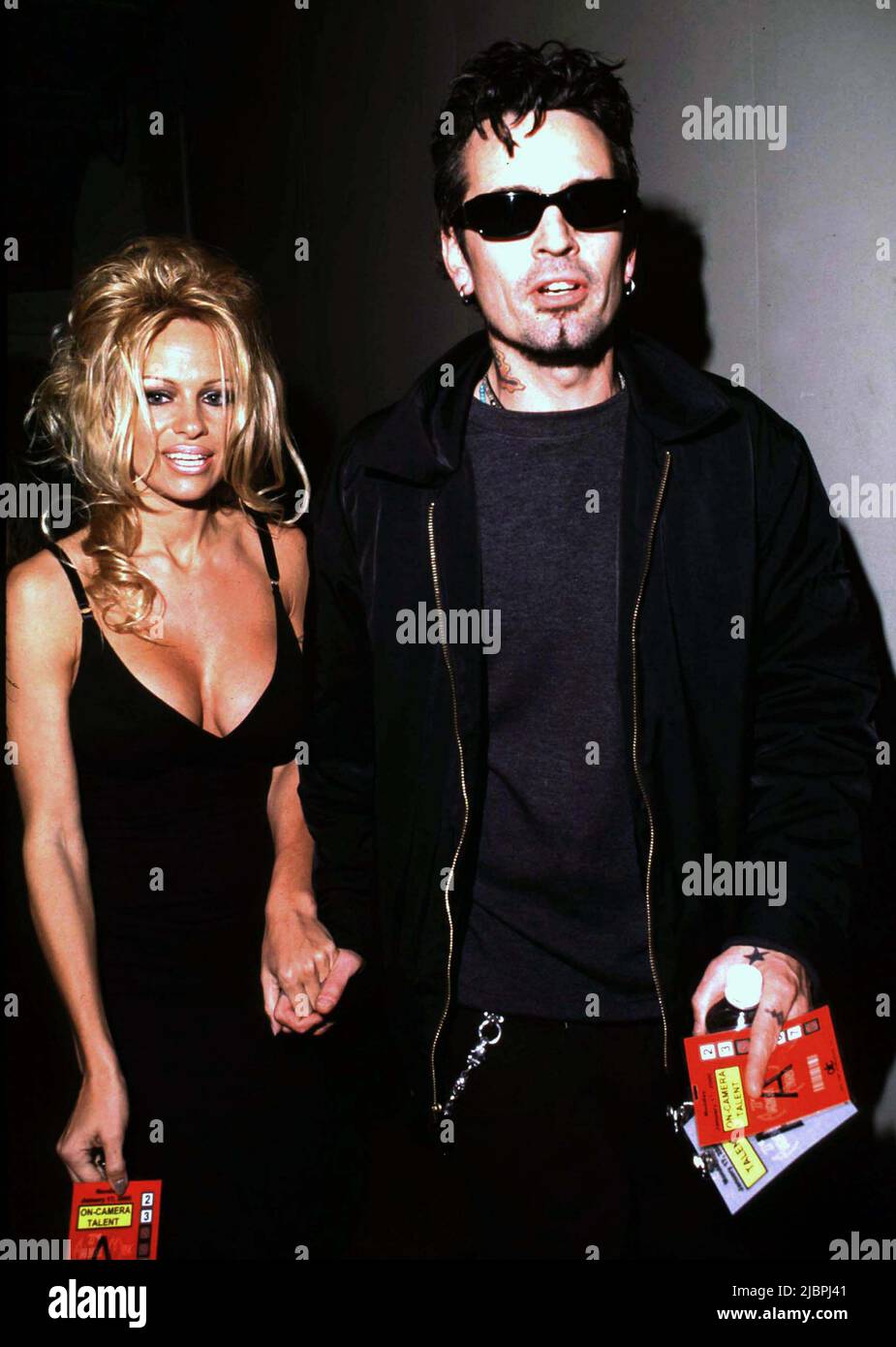 Pamela Anderson & Tommy Lee bei der Ankunft bei den Annual American Music Awards 2000 27. Credit: Ron Wolfson / MediaPunch Stockfoto
