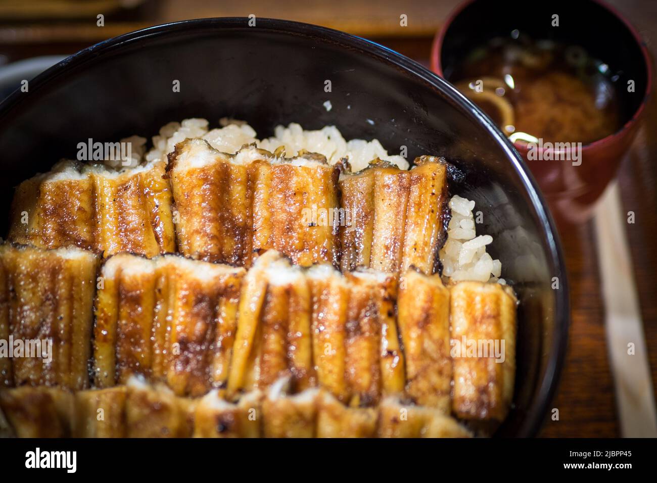 Die berühmten meeraal Schüssel Reis (anagomeshi, meshi Anago, anago - meshi, anago Don) vom Restaurant Ueno Anagomeshi in Miyajima-guchi, Japan. Stockfoto