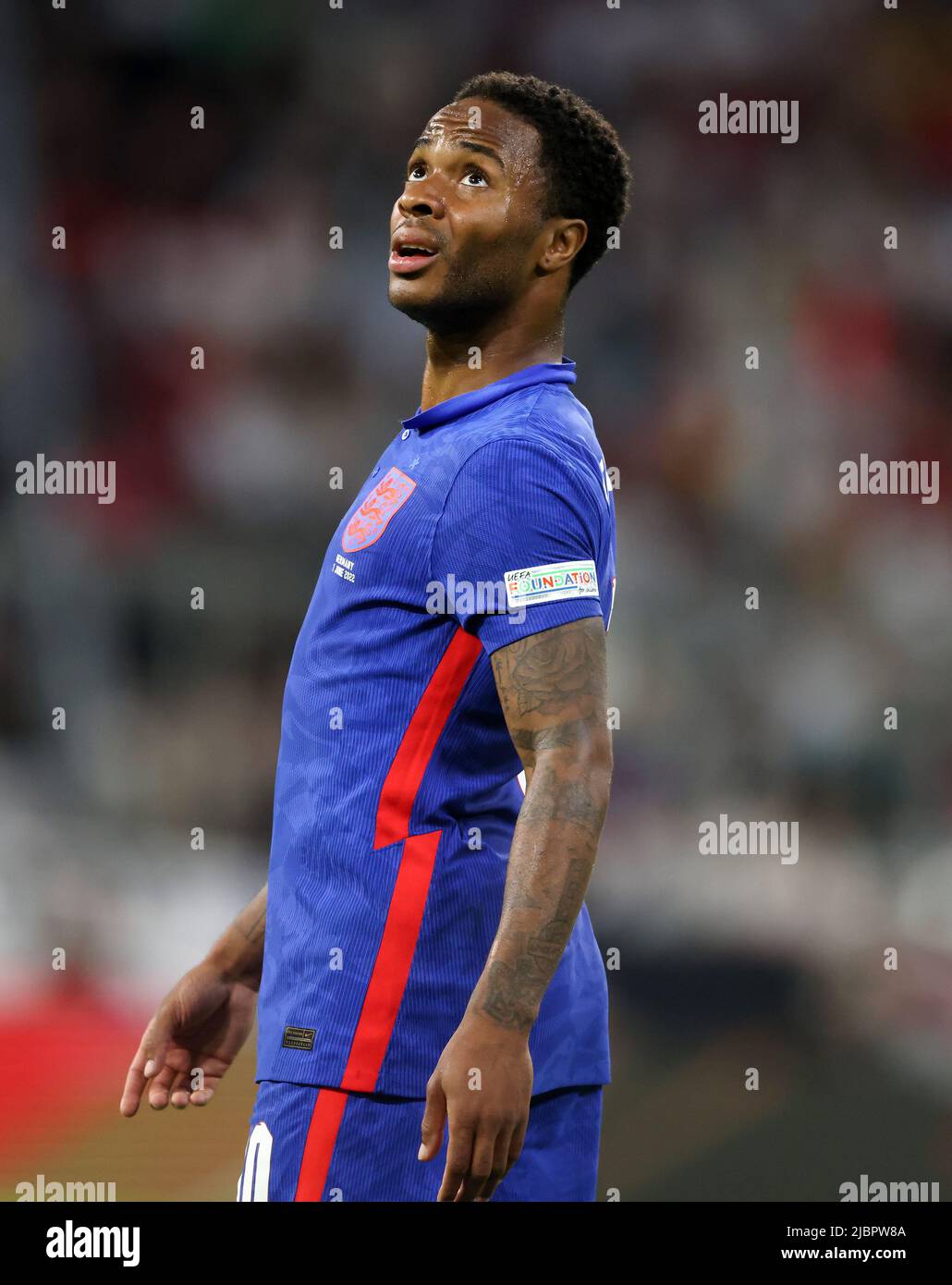 Raheem Sterling aus England MÜNCHEN, DEUTSCHLAND - 07. JUNI: UEFA Nations League Ein Gruppen-3-Spiel zwischen Deutschland und England in der Allianz Arena am 07. Juni 2022 in München. Nations League Deutschland England © diebilderwelt / Alamy Stock Stockfoto