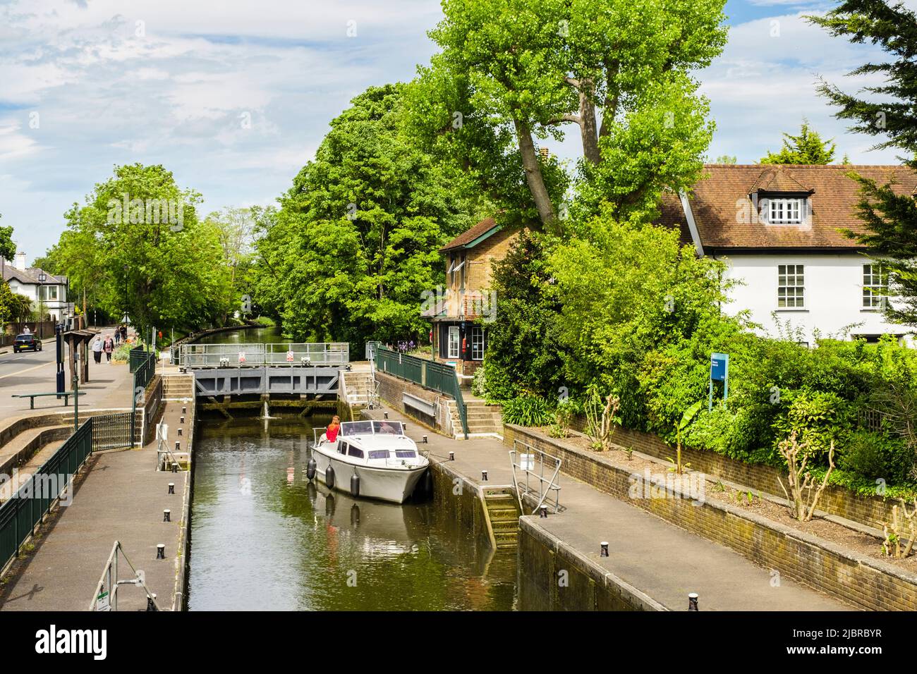 Ausflugsboot in Boulters Lock auf der Themse. Maidenhead, Berlin, England, Großbritannien Stockfoto