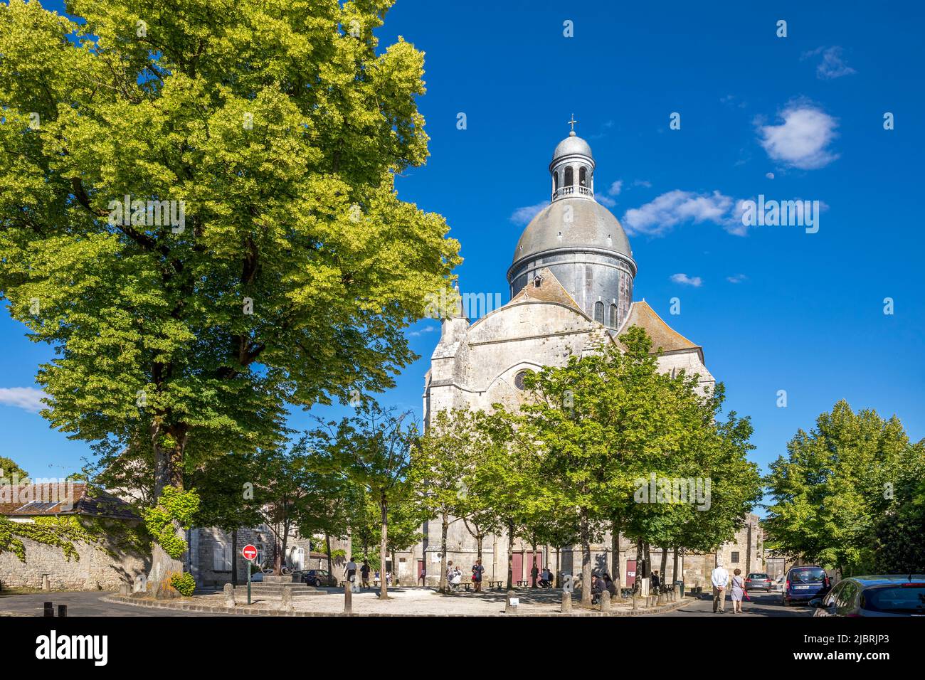 Provins, Frankreich - 31. Mai 2020: Straßenszene mit alten Häusern in der mittelalterlichen Stadt Provins, Departement seine-et-Marne, Region Ile-de-France Stockfoto