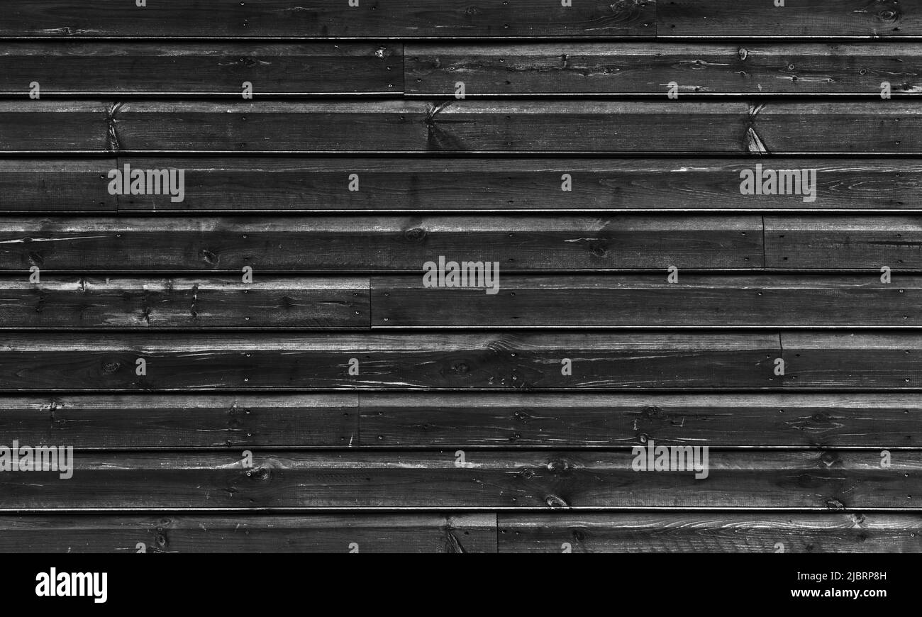 Schwarze Holzwand, Vorderansicht. Hintergrundfotostruktur Stockfoto