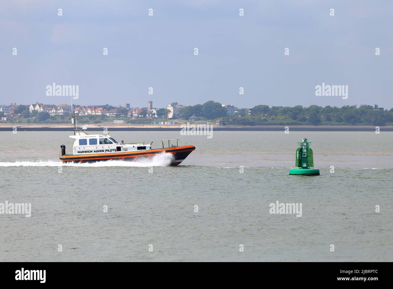 Harwich Haven-Pilotschiff St. Christopher fährt nach Harwich Haven und kehrt von den Lotsenfahrten zurück. Stockfoto